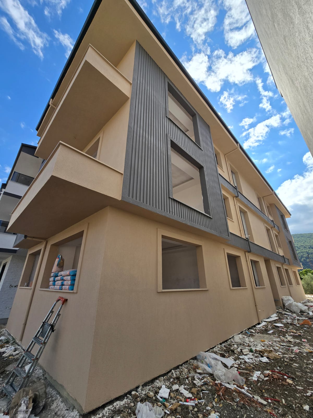 MUĞLA BAYIRDA PROJEDEN VE İNŞAATI DEVAM EDEN SATILIK 2+1 DAİRELER